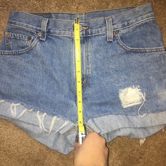 Sold Levi shorts - Picture 7 of 8